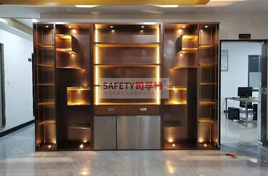 不銹鋼酒柜款式多樣，美觀時(shí)尚，經(jīng)久耐用