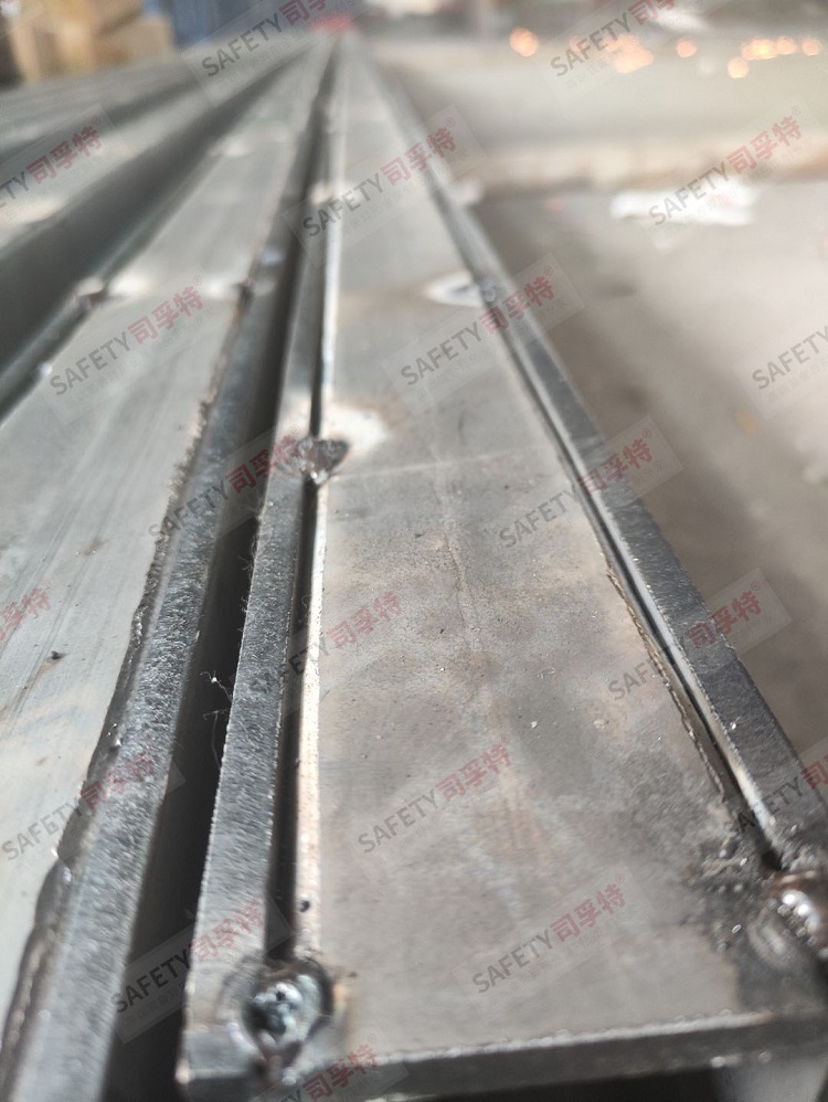 將力學(xué)與美學(xué)相結(jié)合的精致鋼型材-司孚特金屬(圖3) 3.jpg