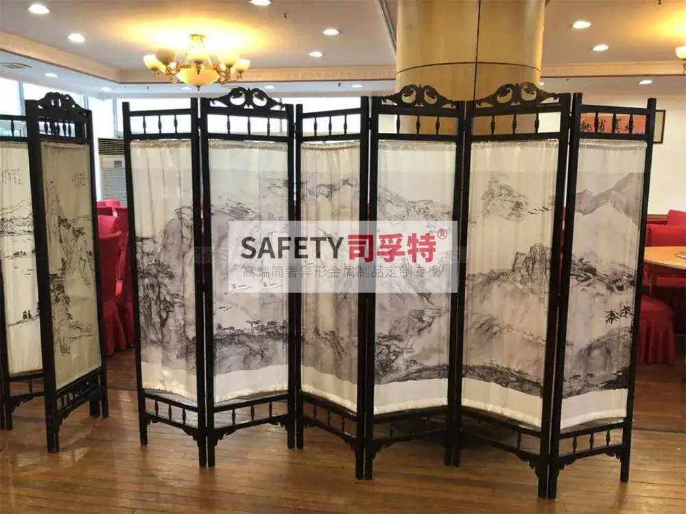金屬屏風(fēng)有哪些種類(lèi)？什么材質(zhì)的金屬屏風(fēng)好？[司孚特金屬屏風(fēng)](圖1)