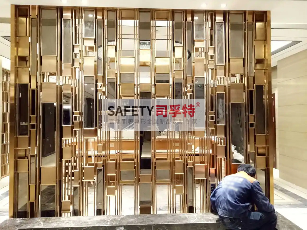 金屬屏風(fēng)有哪些種類(lèi)？什么材質(zhì)的金屬屏風(fēng)好？[司孚特金屬屏風(fēng)](圖2)