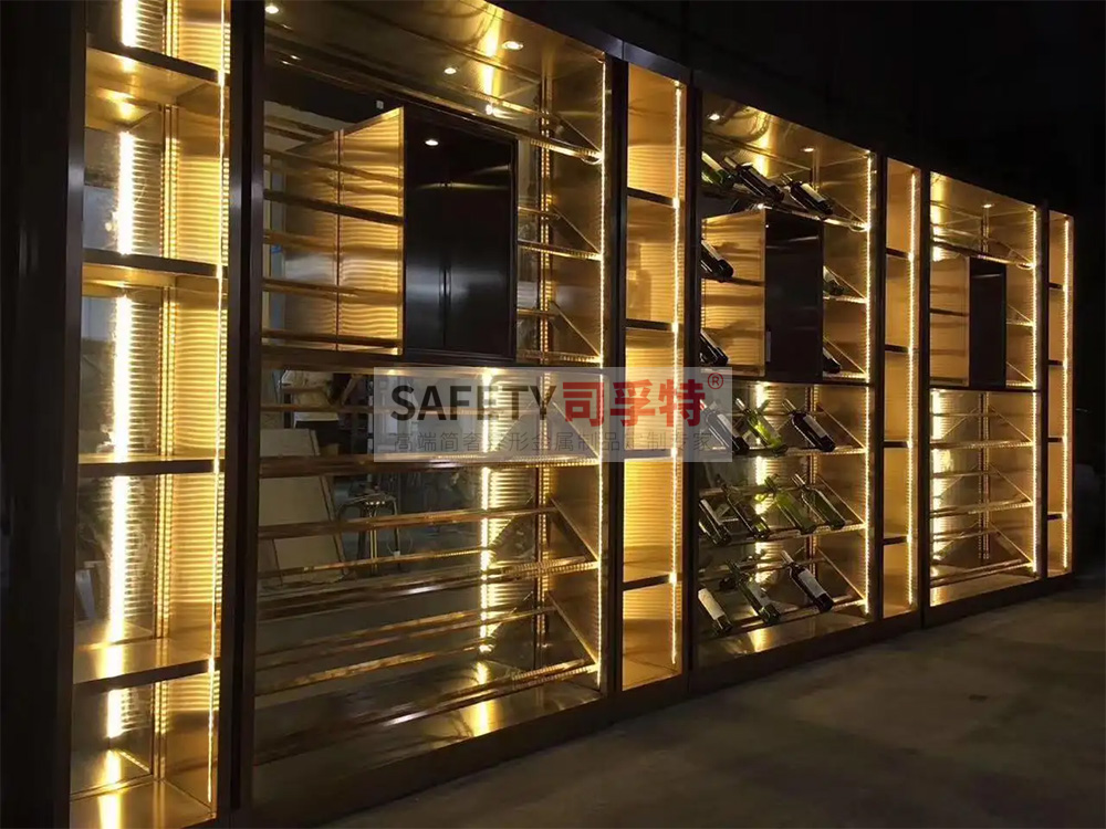 酒柜放到哪里合適？什么酒柜顯得高檔？【不銹鋼酒柜(圖1)