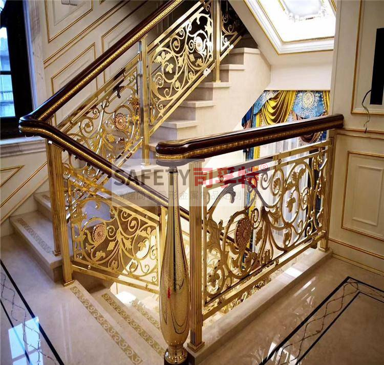 銅藝樓梯扶手：結(jié)構(gòu)獨(dú)特，造型優(yōu)美，堅(jiān)固耐用[司孚特銅藝護(hù)欄，銅樓梯扶手](圖1)