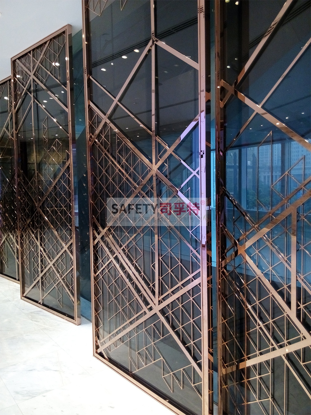 金屬屏風（不銹鋼屏風、鋁雕屏風）安裝過程和步驟講解(圖2)