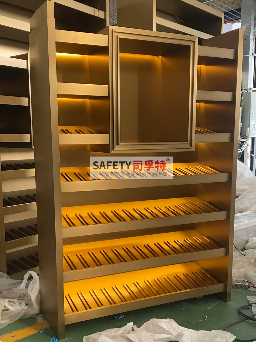 不銹鋼酒柜作用大嗎？小家庭裝修能不能裝(圖1)