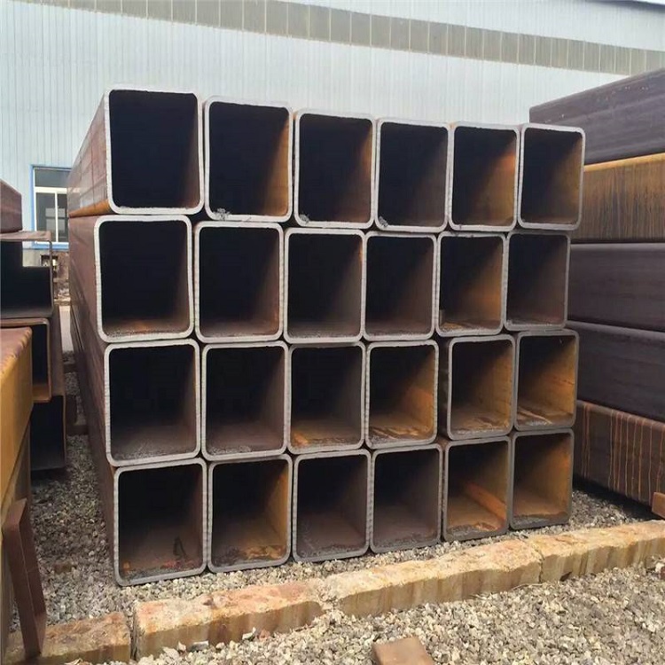 防火幕墻型材該怎么選擇 長期以來，建筑物的火災(zāi)時常發(fā)生，建筑物防火一直都是設(shè)計師注重的要點，特別是外裝飾幕墻防火，關(guān)乎著逃生，阻止火勢蔓的重要防線。防火幕墻也隨之應(yīng)運而生。那么，防火幕墻的最重要部分—(圖4)