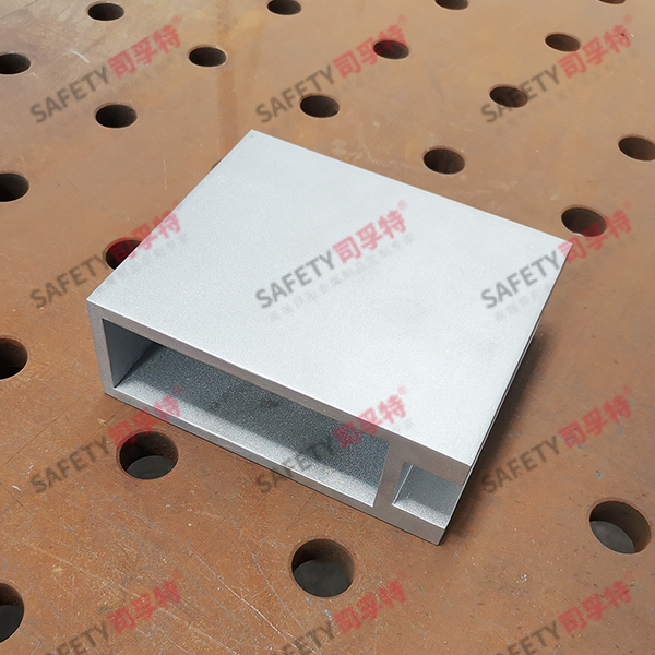 凹形幕墻氟碳噴涂精制鋼型材(圖2) 凹形幕墻氟碳噴涂精制鋼型材(圖2)