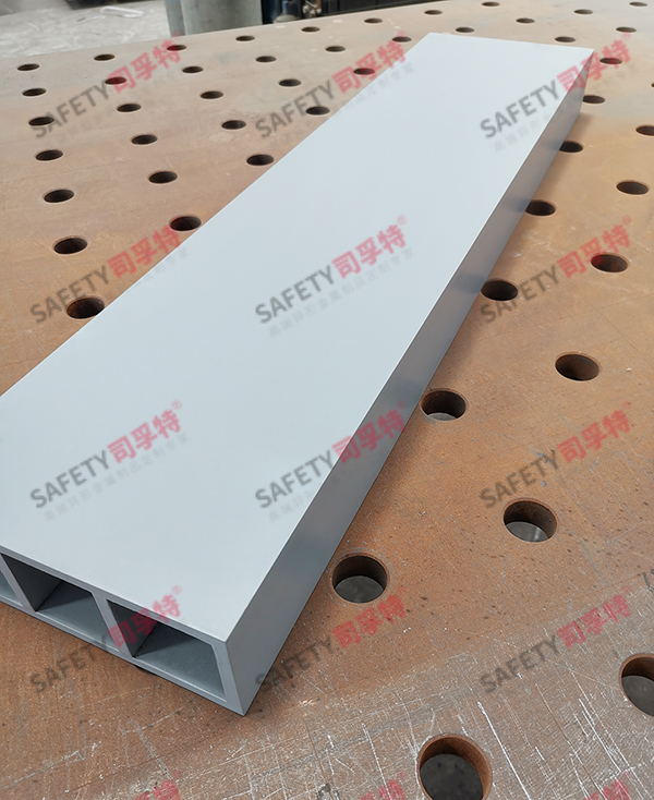 氟碳噴涂目型焊接幕墻精制鋼型材(圖2) 氟碳噴涂目型焊接幕墻精制鋼型材(圖2)