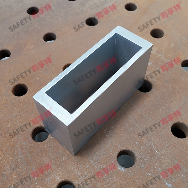 對稱等厚矩形氟碳噴涂精制鋼幕墻型材(圖1) 對稱等厚矩形氟碳噴涂精制鋼幕墻型材(圖1)