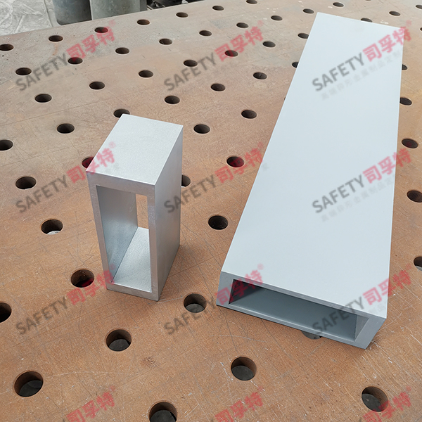 對稱等厚矩形氟碳噴涂精制鋼幕墻型材(圖4) 對稱等厚矩形氟碳噴涂精制鋼幕墻型材(圖4)