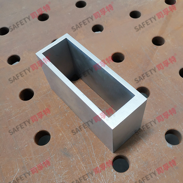 前抗面加厚氟碳噴涂焊接幕墻精制鋼型材(圖1) 前抗面加厚氟碳噴涂焊接幕墻精制鋼型材(圖1)